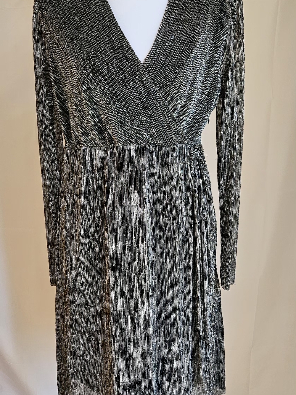 Serra Metallic Silver Plisse Long Sleeve Wrap Dress NWT Size Small - Picture 2 of 16